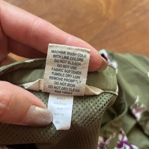 BNWOT Duluth trading company, green floral top - Picture 16 of 16